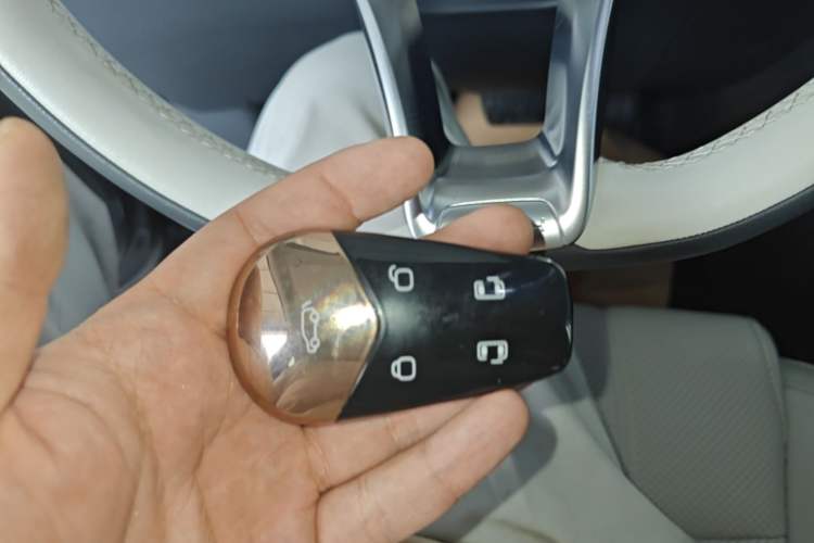 Used VOYAH Dream 2025 PHEV Four-Wheel-Drive Flagship Kunpeng Edition Vehicle Key