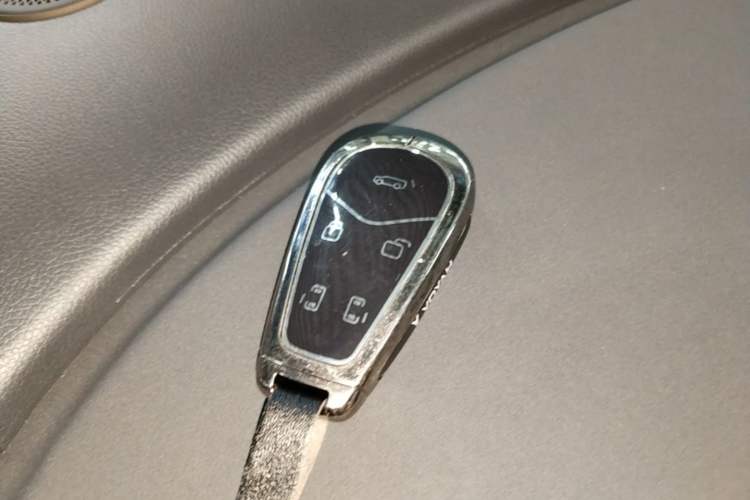 Used VOYAH Dream 2025 PHEV Four-Wheel Drive Excellence Kunpeng Edition Vehicle Key