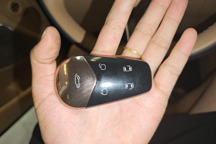 Used VOYAH Dream 2025 PHEV Four-Wheel Drive Prestige Kunpeng Edition Vehicle Key