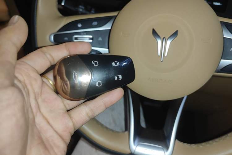 Used VOYAH Dream 2025 PHEV Four-Wheel Drive Excellence Qiankun Edition Vehicle Key