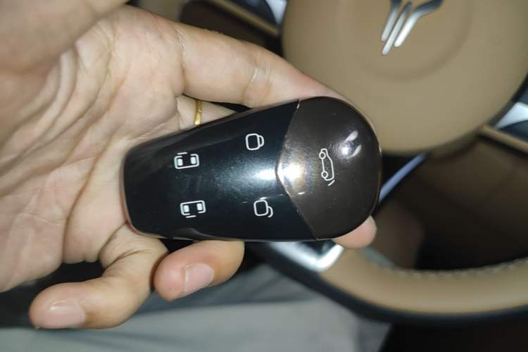 Used VOYAH Dream 2025 PHEV Four-Wheel-Drive Flagship Kunpeng Edition Vehicle Key