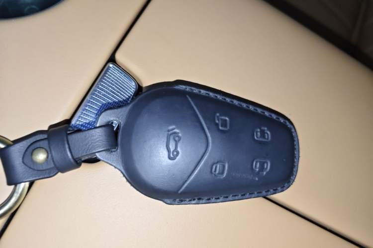 Used VOYAH Dream 2025 PHEV Four-Wheel Drive Prestige Kunpeng Edition Vehicle Key