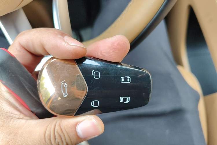 Used VOYAH Dream 2025 PHEV Four-Wheel-Drive Flagship Kunpeng Edition Vehicle Key