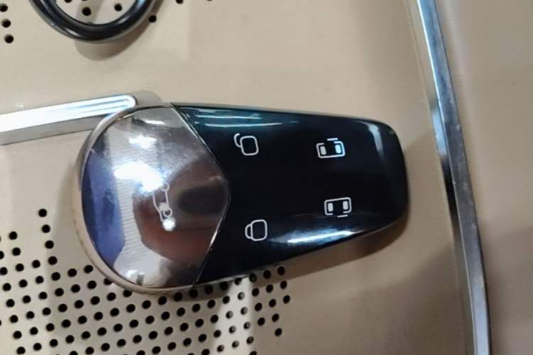 Used VOYAH Dream 2025 PHEV Four-Wheel-Drive Flagship Kunpeng Edition Vehicle Key