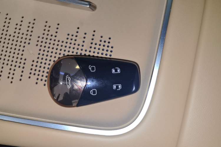 Used VOYAH Dream 2025 PHEV Four-Wheel Drive Excellence Qiankun Edition Vehicle Key