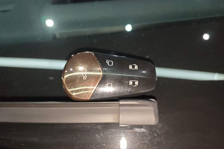Used VOYAH Dream 2025 PHEV Four-Wheel Drive Prestige Kunpeng Edition Vehicle Key