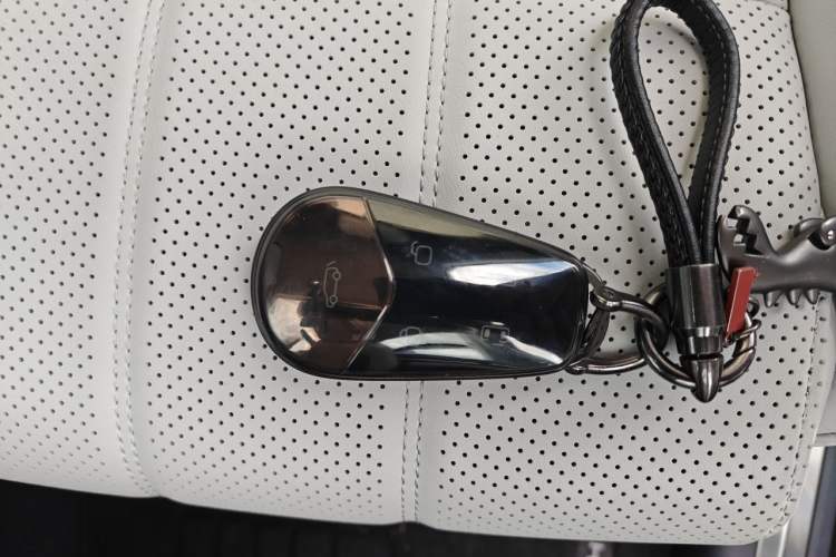 Used VOYAH Dream 2025 PHEV Four-Wheel Drive Prestige Kunpeng Edition Vehicle Key