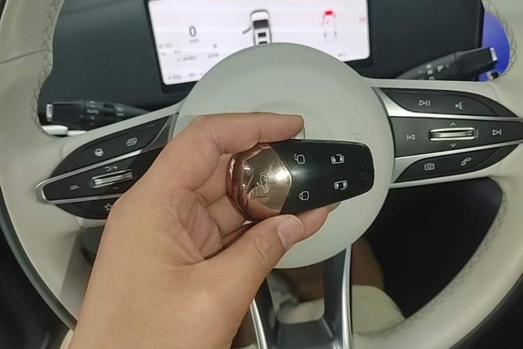 Used VOYAH Dream 2025 PHEV Four-Wheel Drive Prestige Kunpeng Edition Vehicle Key