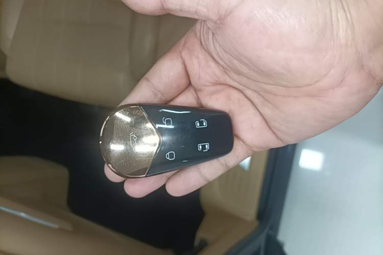 Used VOYAH Dream 2025 PHEV Four-Wheel-Drive Flagship Kunpeng Edition Vehicle Key