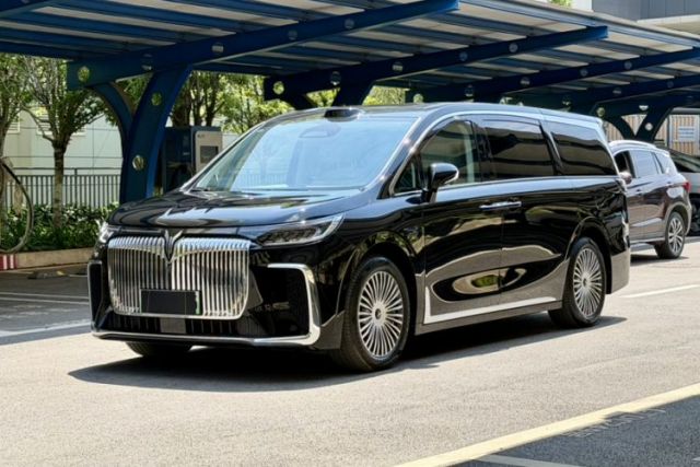 Used VOYAH Dream 2025 PHEV Four-Wheel Drive Prestige Qiankun Edition