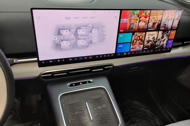Used VOYAH Dream 2025 PHEV Four-Wheel-Drive Flagship Kunpeng Edition Audio And AC Panel
