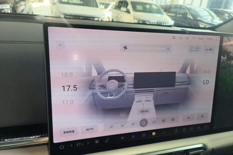 Used VOYAH Dream 2025 PHEV Four-Wheel-Drive Flagship Kunpeng Edition Audio And AC Panel