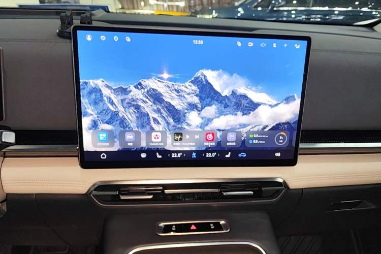 Used VOYAH Dream 2025 PHEV Four-Wheel-Drive Flagship Version – Qiankun Edition Audio And AC Panel