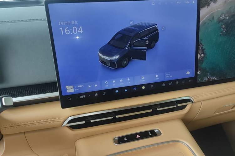 Used VOYAH Dream 2025 PHEV Four-Wheel-Drive Flagship Kunpeng Edition Audio And AC Panel