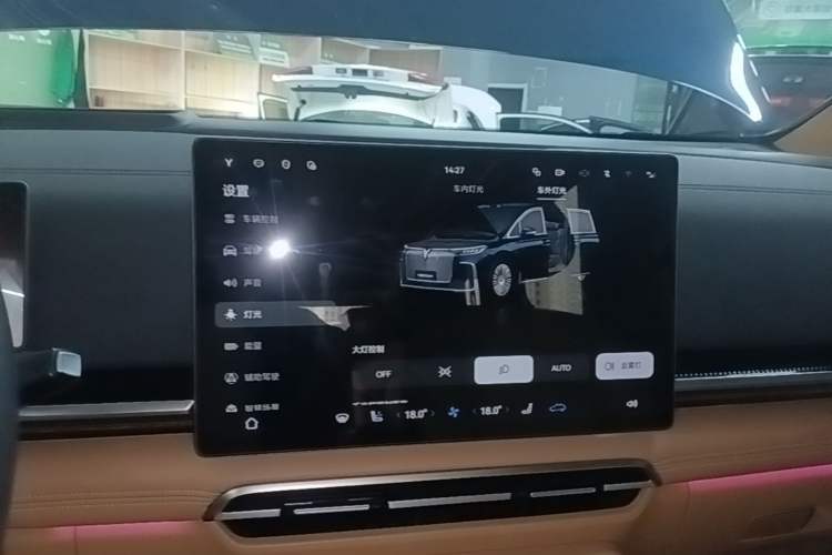 Used VOYAH Dream 2025 PHEV Four-Wheel Drive Prestige Qiankun Edition Audio And AC Panel