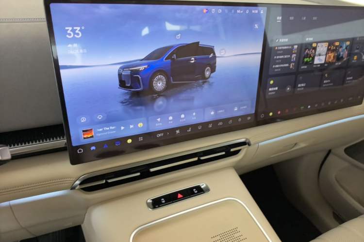 Used VOYAH Dream 2025 PHEV Four-Wheel-Drive Flagship Kunpeng Edition Audio And AC Panel