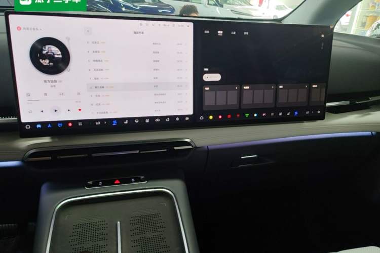 Used VOYAH Dream 2025 PHEV Four-Wheel-Drive Flagship Kunpeng Edition Audio And AC Panel