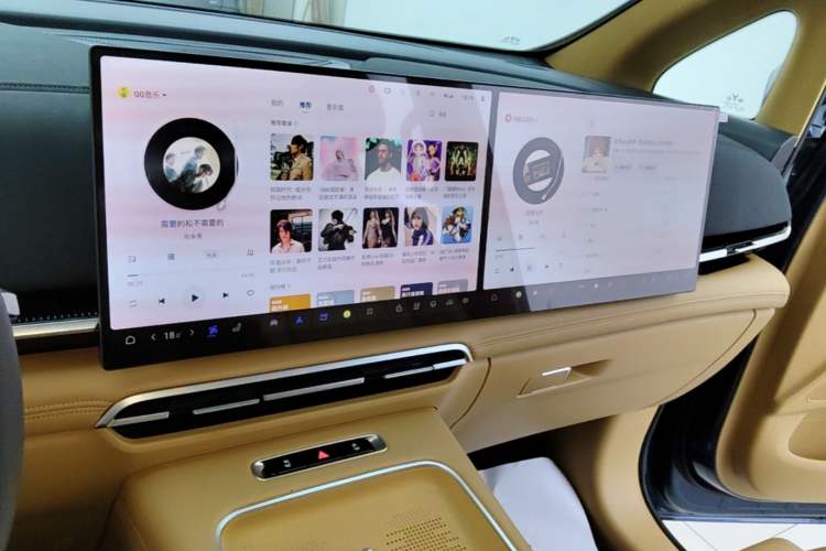 Used VOYAH Dream 2025 PHEV Four-Wheel Drive Excellence Kunpeng Edition Audio And AC Panel