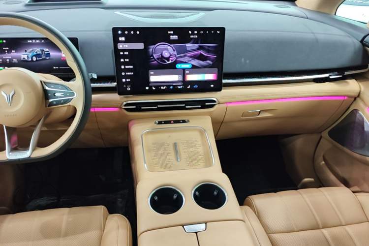 Used VOYAH Dream 2025 EV Four-Wheel Drive Prestige Qiankun Edition Audio And AC Panel