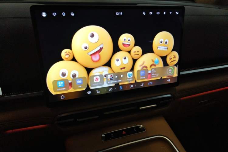 Used VOYAH Dream 2025 PHEV Four-Wheel Drive Prestige Qiankun Edition Audio And AC Panel