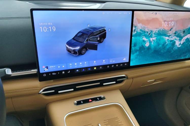 Used VOYAH Dream 2025 PHEV Four-Wheel-Drive Flagship Kunpeng Edition Audio And AC Panel