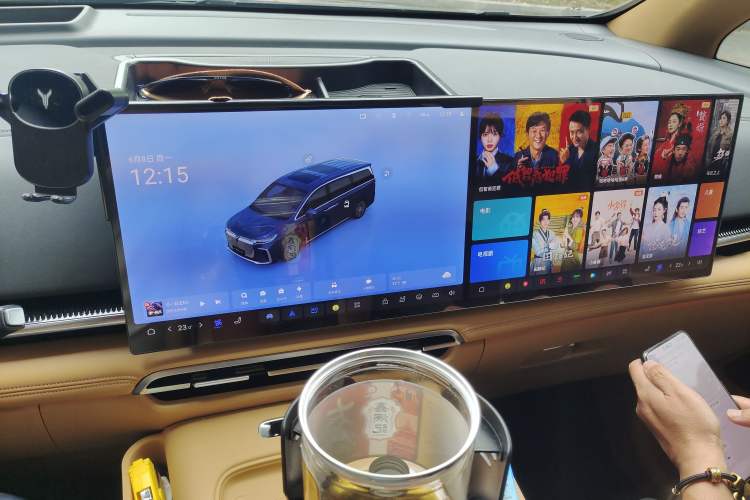 Used VOYAH Dream 2025 PHEV Four-Wheel Drive Prestige Kunpeng Edition Audio And AC Panel