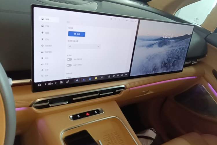 Used VOYAH Dream 2025 PHEV Four-Wheel-Drive Flagship Kunpeng Edition Audio And AC Panel