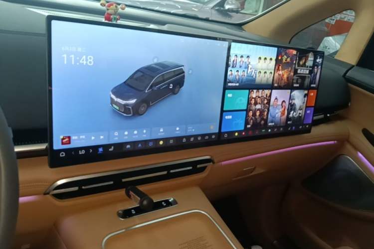 Used VOYAH Dream 2025 PHEV Four-Wheel-Drive Flagship Kunpeng Edition Audio And AC Panel