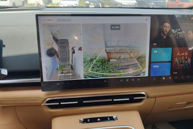 Used VOYAH Dream 2025 PHEV Four-Wheel-Drive Flagship Kunpeng Edition Audio And AC Panel