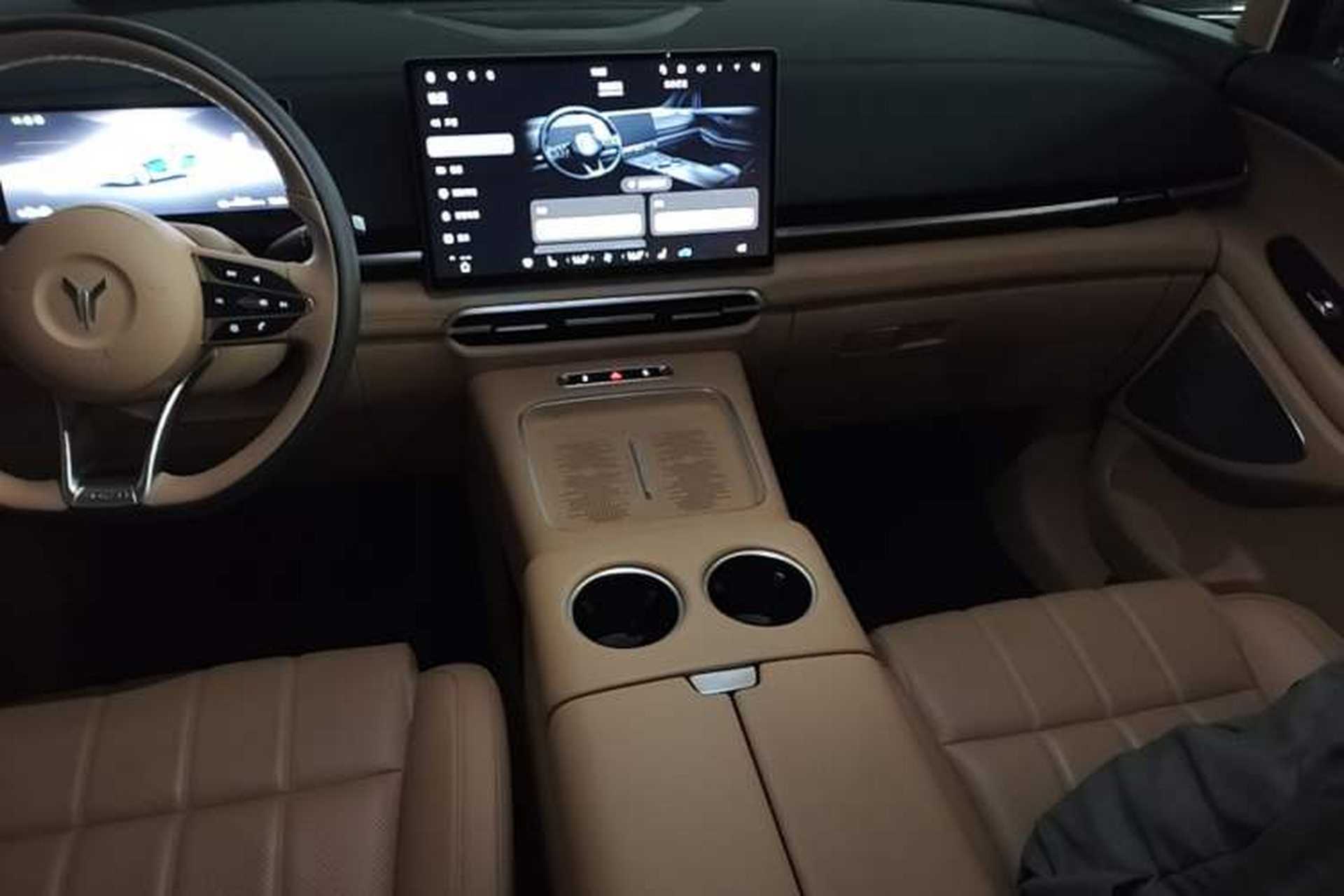 Used VOYAH Dream 2025 PHEV Four-Wheel Drive Prestige Qiankun Edition Audio And AC Panel