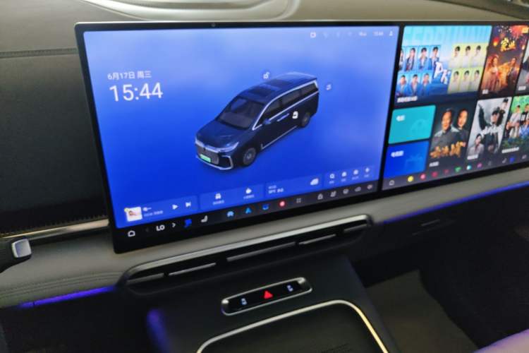 Used VOYAH Dream 2025 PHEV Four-Wheel-Drive Flagship Kunpeng Edition Audio And AC Panel