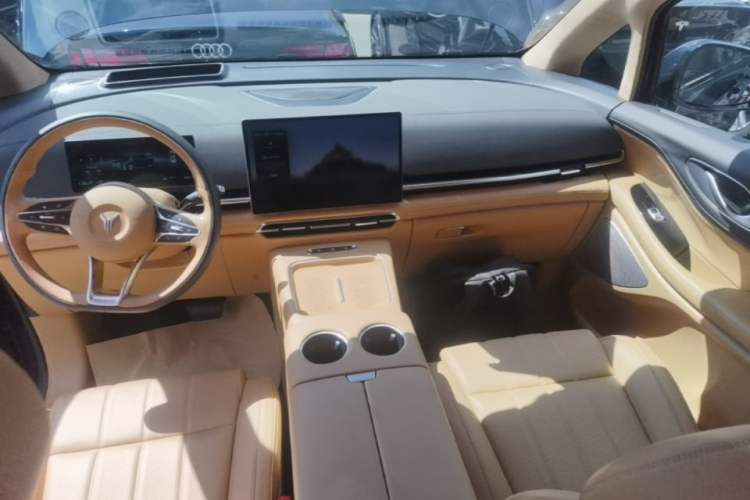 Used VOYAH Dream 2025 PHEV Four-Wheel Drive Prestige Qiankun Edition Audio And AC Panel