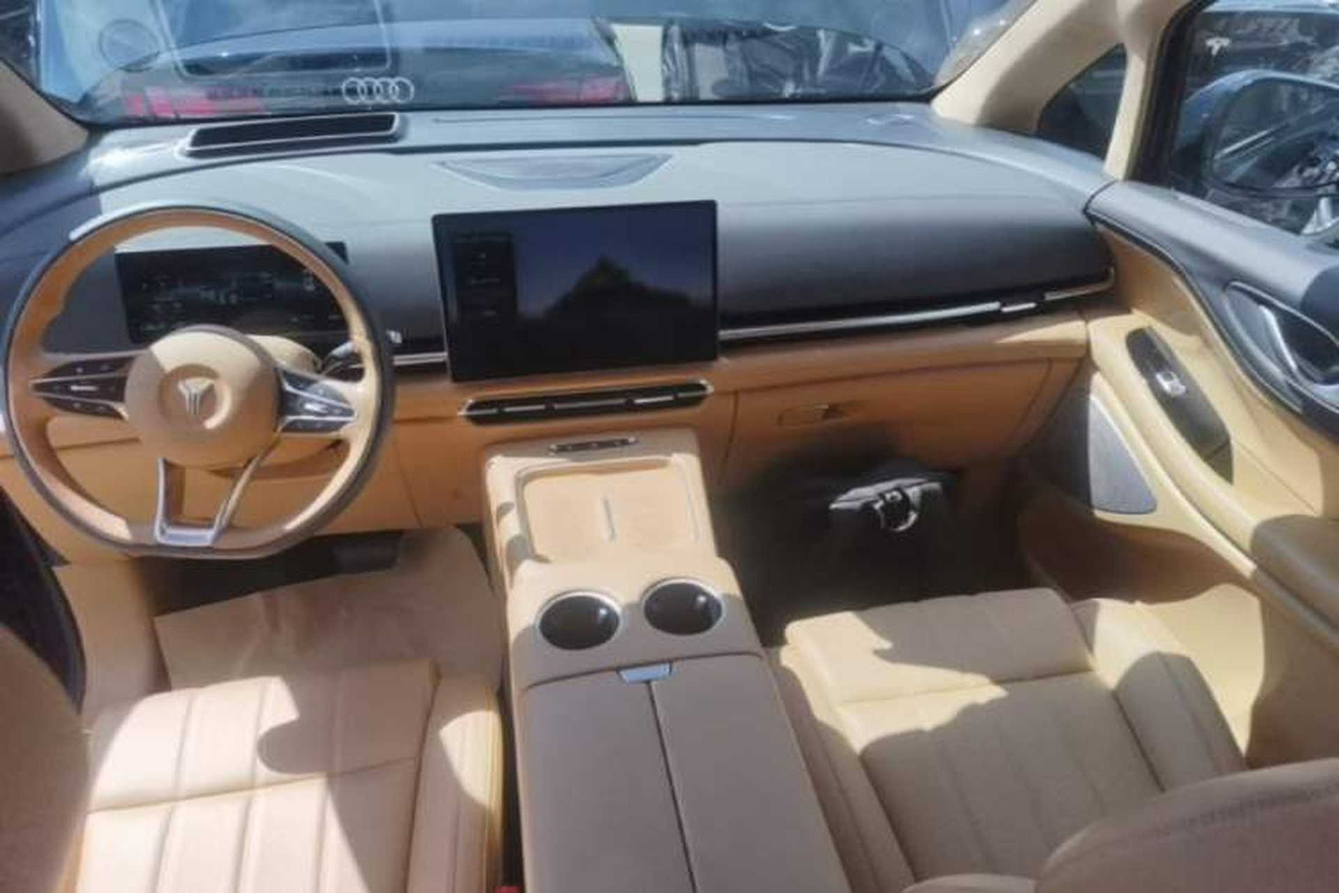 Used VOYAH Dream 2025 PHEV Four-Wheel Drive Prestige Qiankun Edition Audio And AC Panel