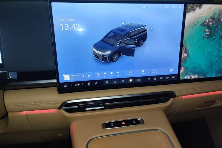 Used VOYAH Dream 2025 PHEV Four-Wheel-Drive Flagship Kunpeng Edition Audio And AC Panel