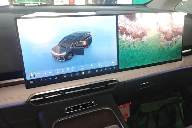 Used VOYAH Dream 2025 PHEV Four-Wheel Drive Prestige Kunpeng Edition Audio And AC Panel