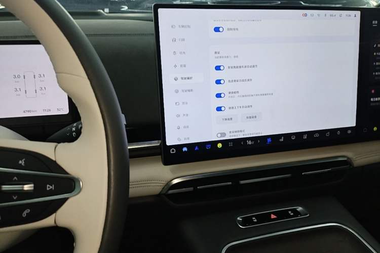 Used VOYAH Dream 2025 PHEV Four-Wheel-Drive Flagship Kunpeng Edition Audio And AC Panel