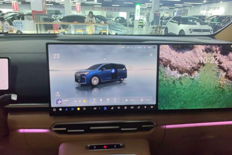 Used VOYAH Dream 2025 PHEV Four-Wheel Drive Prestige Kunpeng Edition Audio And AC Panel