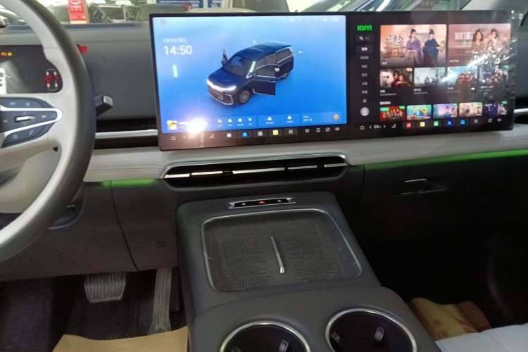 Used VOYAH Dream 2025 PHEV Four-Wheel-Drive Flagship Kunpeng Edition Audio And AC Panel