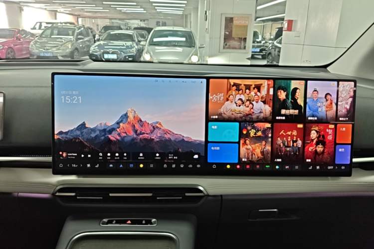 Used VOYAH Dream 2025 PHEV Four-Wheel-Drive Flagship Kunpeng Edition Audio And AC Panel