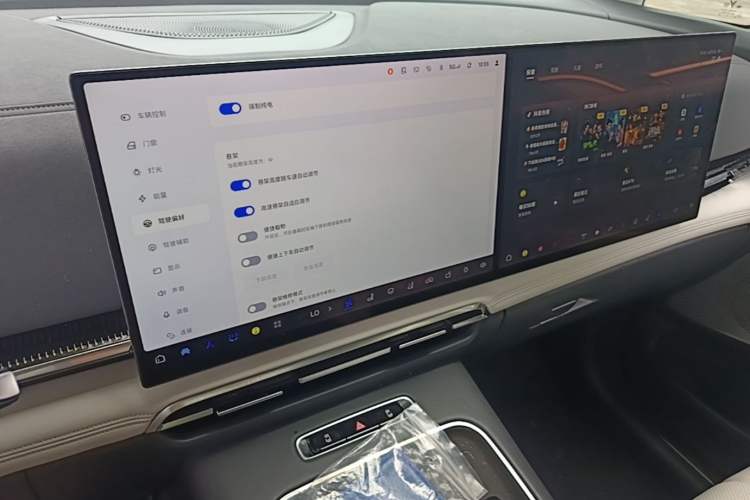 Used VOYAH Dream 2025 PHEV Four-Wheel-Drive Flagship Kunpeng Edition Audio And AC Panel
