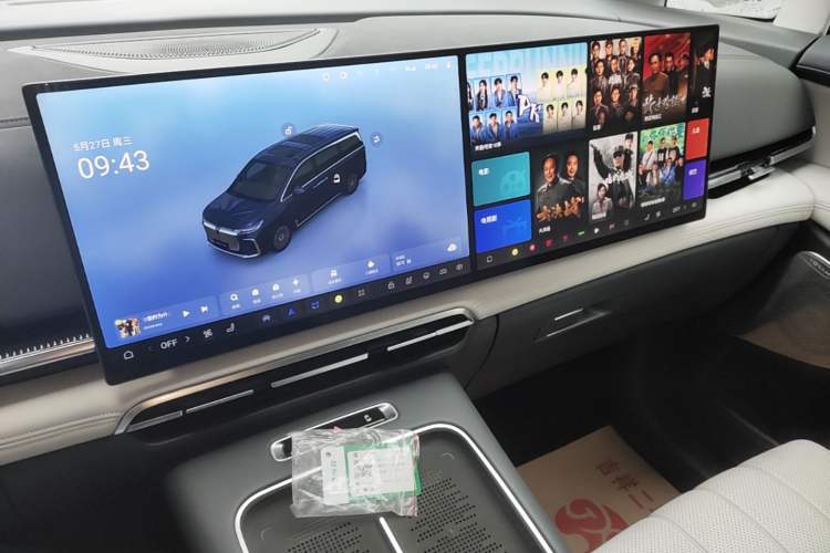 Used VOYAH Dream 2025 PHEV Four-Wheel-Drive Flagship Kunpeng Edition Audio And AC Panel