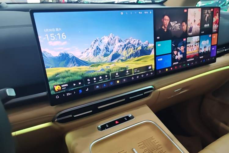 Used VOYAH Dream 2025 PHEV Four-Wheel-Drive Flagship Kunpeng Edition Audio And AC Panel
