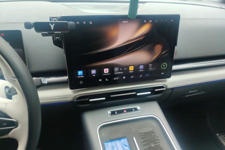 Used VOYAH Dream 2025 PHEV Four-Wheel-Drive Flagship Version – Qiankun Edition Audio And AC Panel