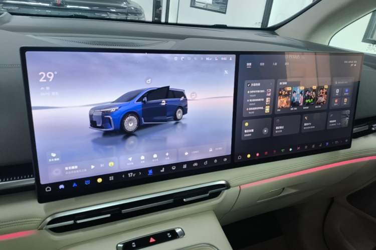 Used VOYAH Dream 2025 PHEV Four-Wheel-Drive Flagship Kunpeng Edition Audio And AC Panel