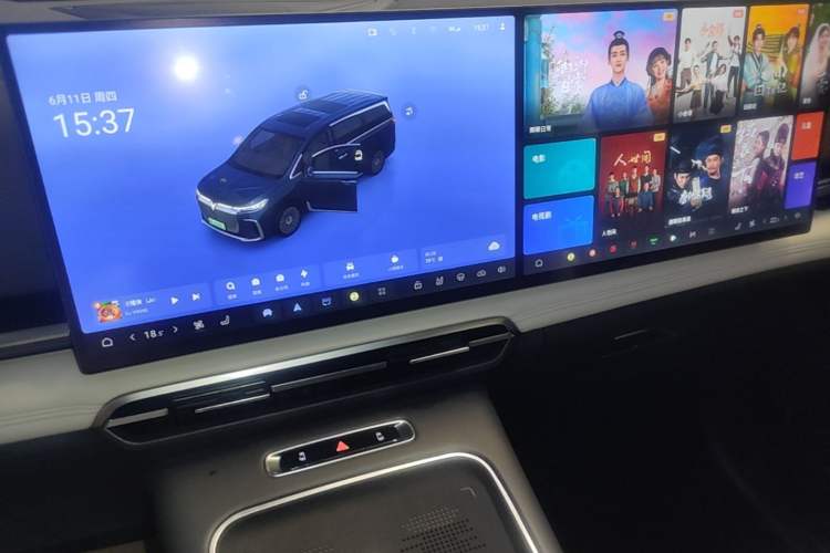 Used VOYAH Dream 2025 PHEV Four-Wheel-Drive Flagship Kunpeng Edition Audio And AC Panel
