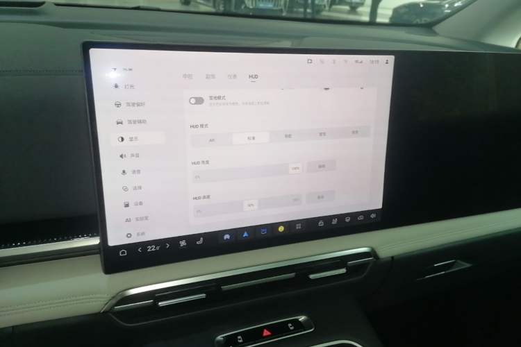 Used VOYAH Dream 2025 PHEV Four-Wheel-Drive Flagship Kunpeng Edition Audio And AC Panel