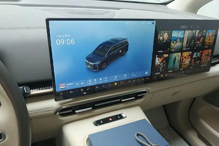 Used VOYAH Dream 2025 PHEV Four-Wheel Drive Prestige Kunpeng Edition Audio And AC Panel