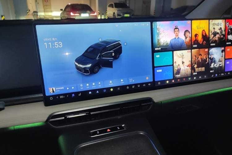 Used VOYAH Dream 2025 PHEV Four-Wheel-Drive Flagship Kunpeng Edition Audio And AC Panel
