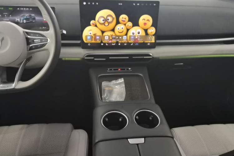 Used VOYAH Dream 2025 PHEV Four-Wheel Drive Prestige Qiankun Edition Audio And AC Panel