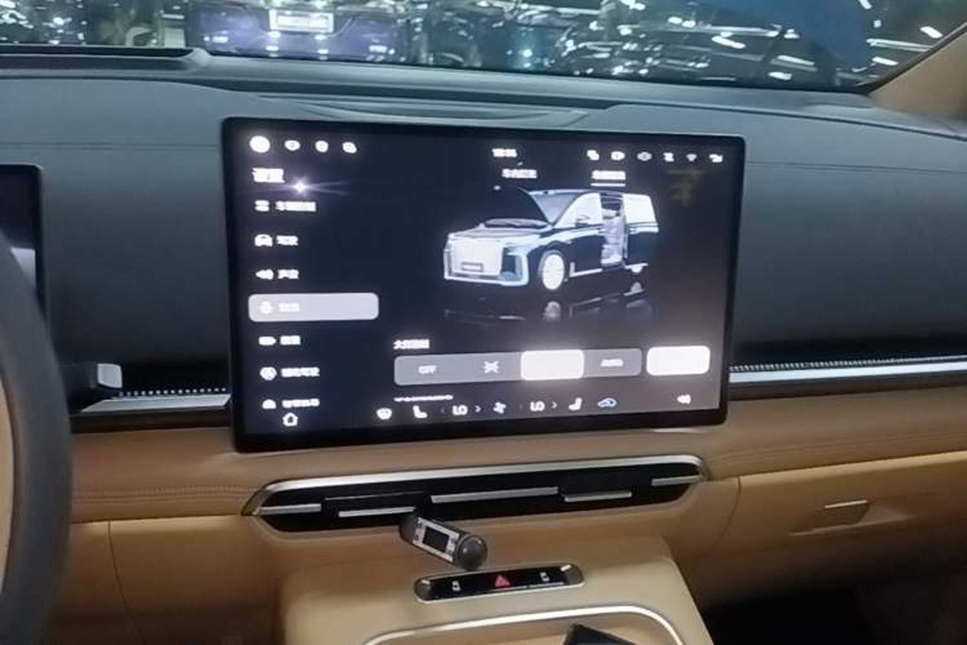 Used VOYAH Dream 2025 PHEV Four-Wheel Drive Prestige Qiankun Edition Audio And AC Panel